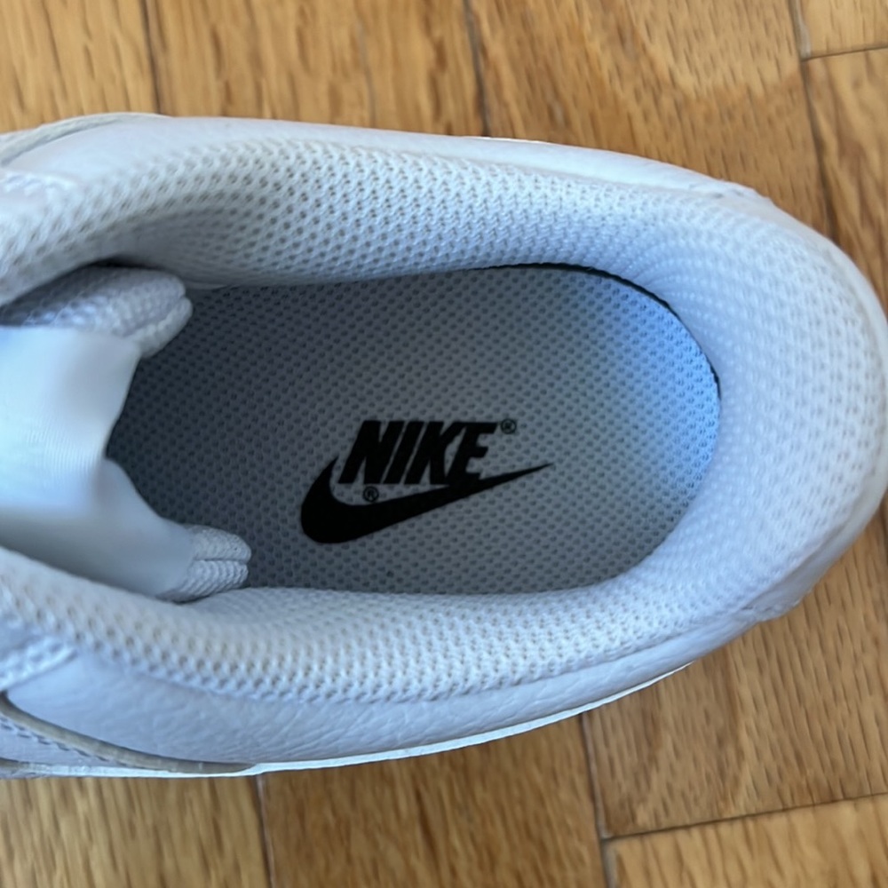New Nike - Picture 4 of 6